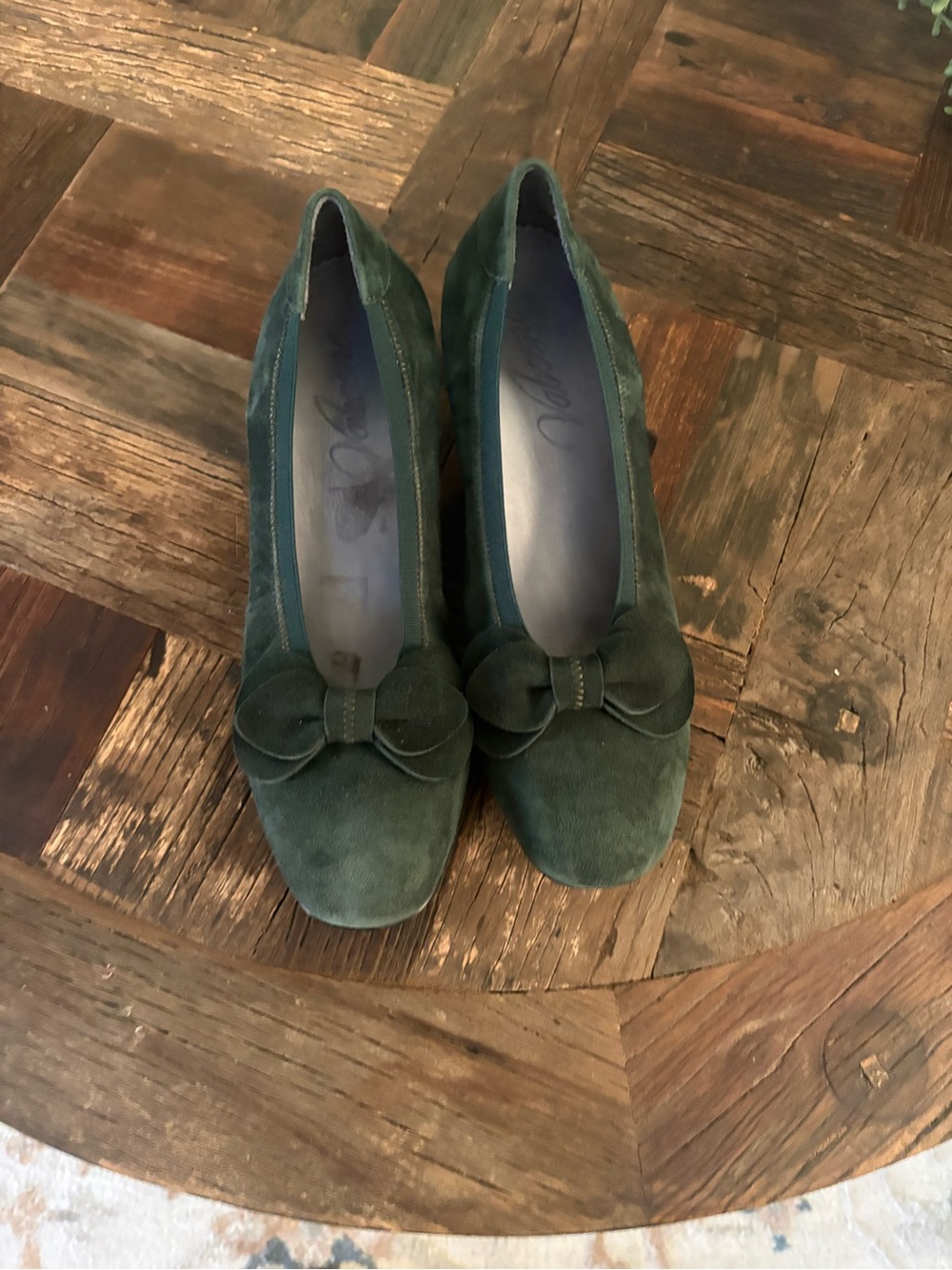 Vabeene Swiss Comfort Forest Green Suede Wedge Pumps Bow Detail Size 38.5 / US 8
